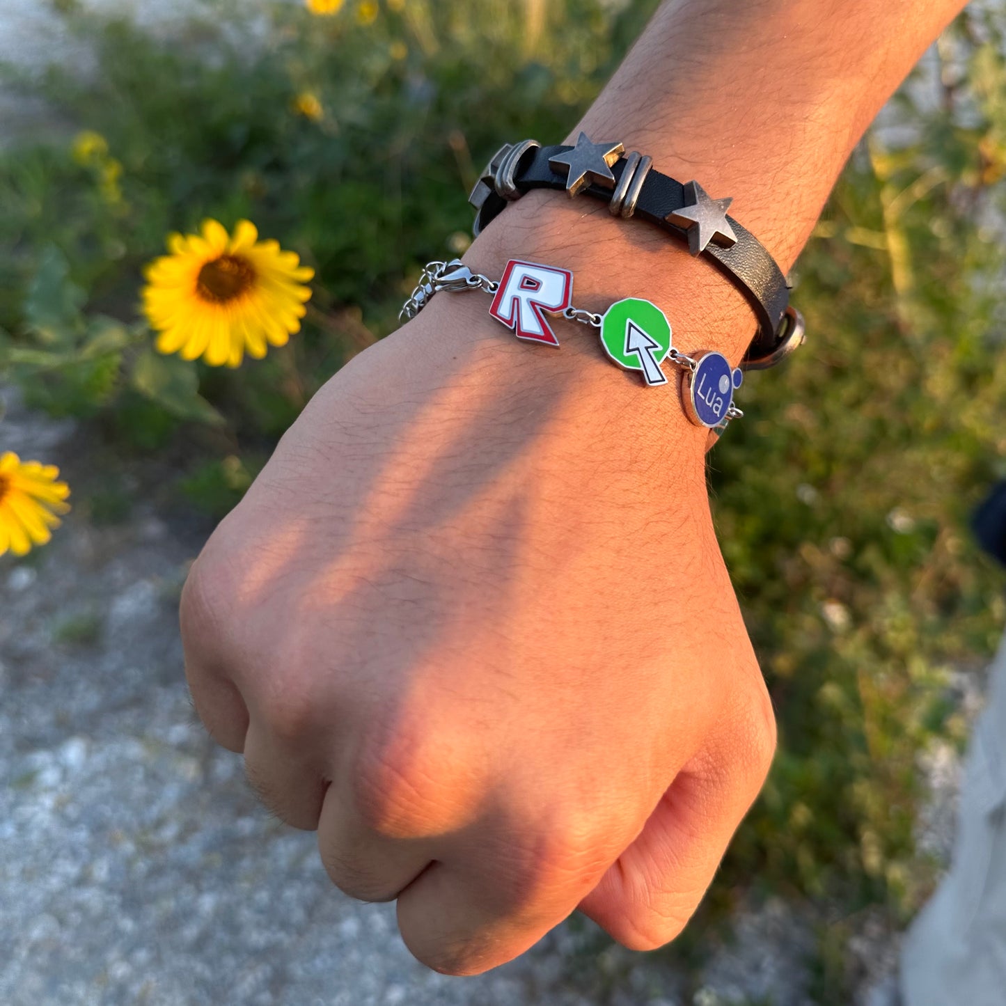 (PREMADE, SHIPS 1-3 DAYS) roblox throwback bracelet 💥🔨